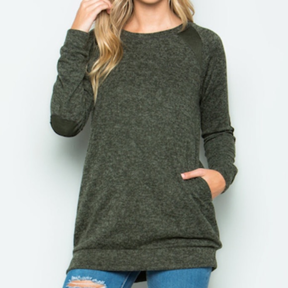 Boutique Sweaters - Plus Oversized Boyfriend Sweater w/ Elbow Patches